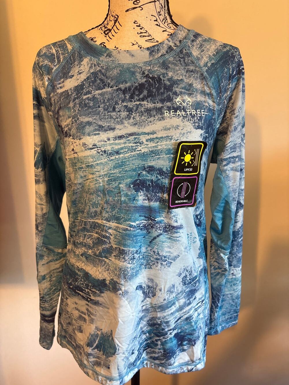 Ladies Realtree LS Fishing Tee NWT
